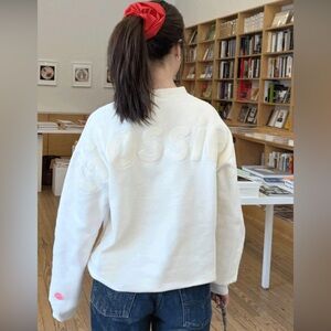 Glossier la crewneck! Exclusive la merch!